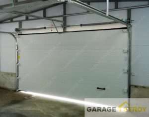 Гараж из сэндвич-панелей 6*5,5м с двускатной кровлей вид 2